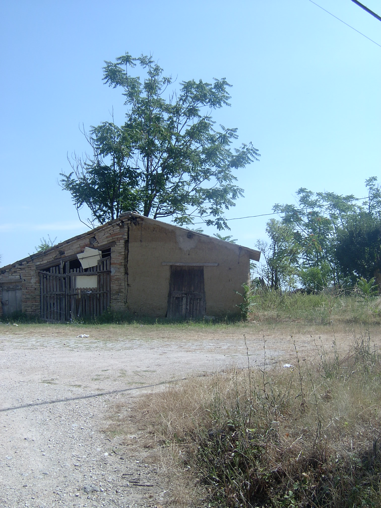Annesso agricolo di terra