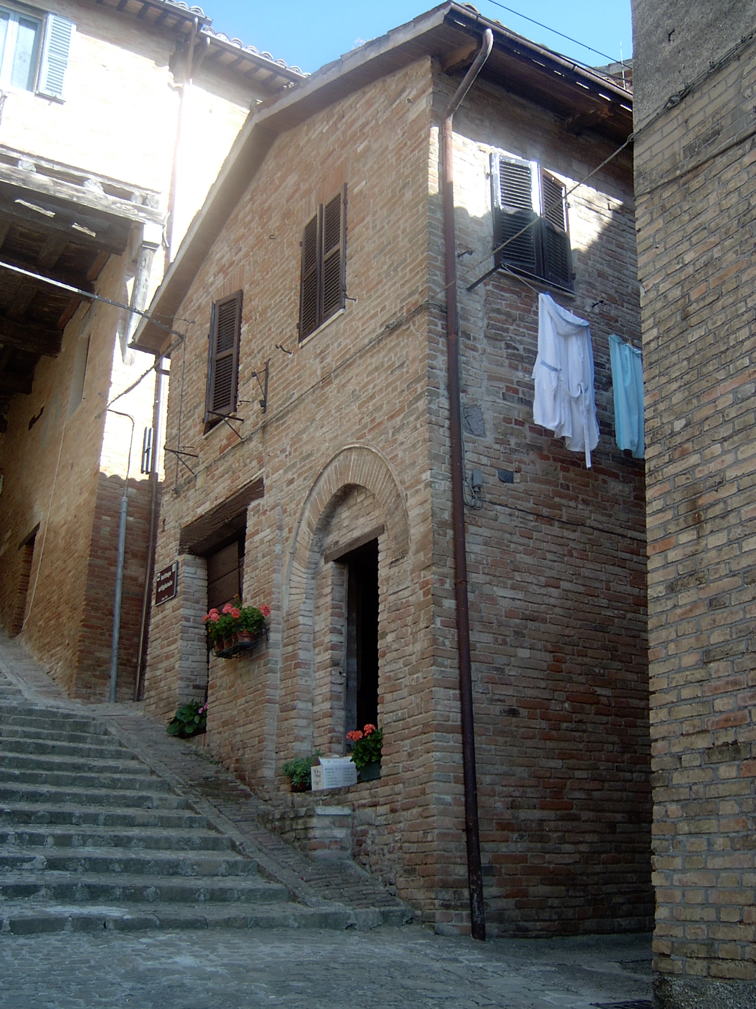 Casa a schiera con bottega