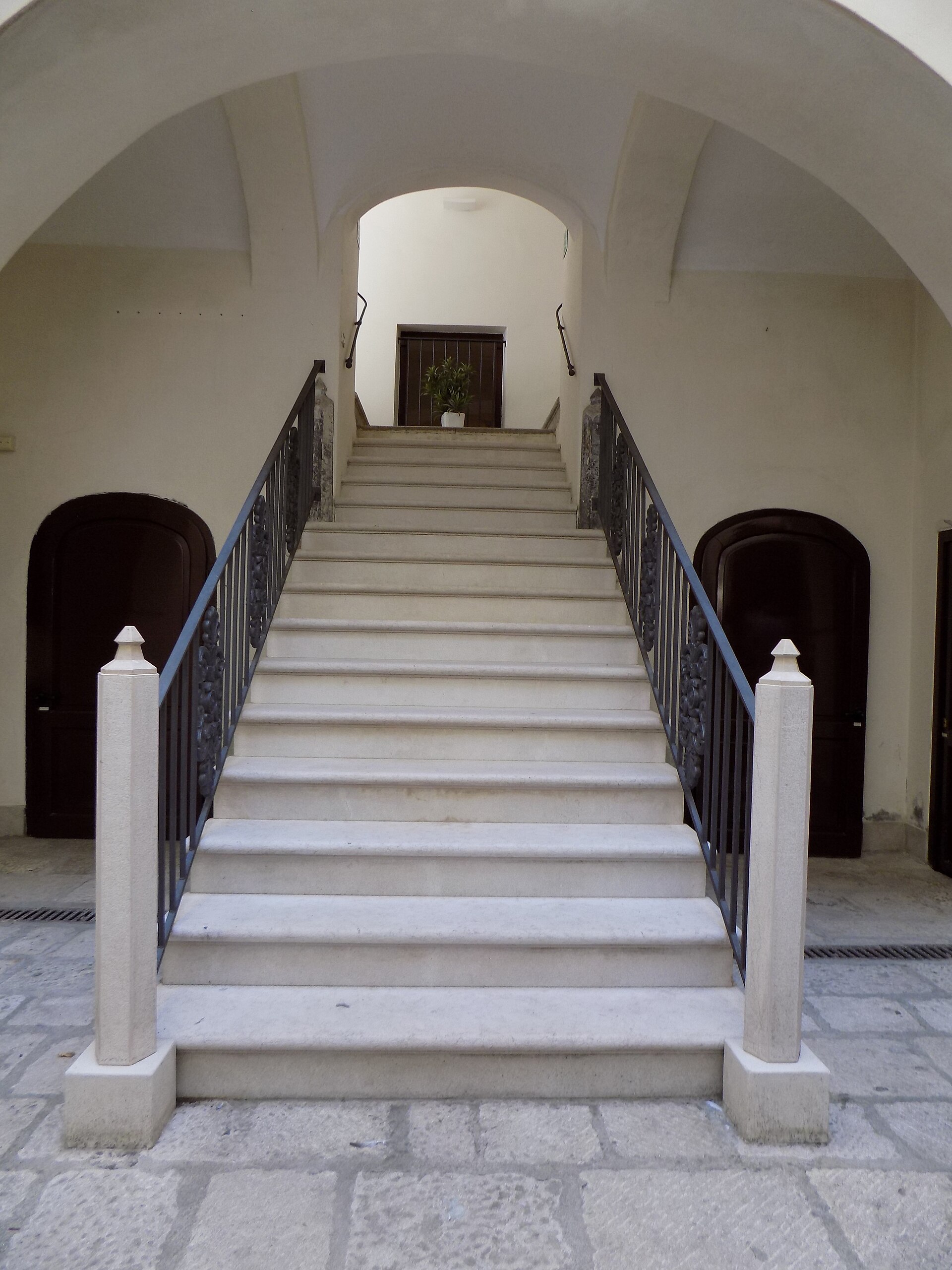 palazzo, Palazzo Materi con annesso edificio ex Torre