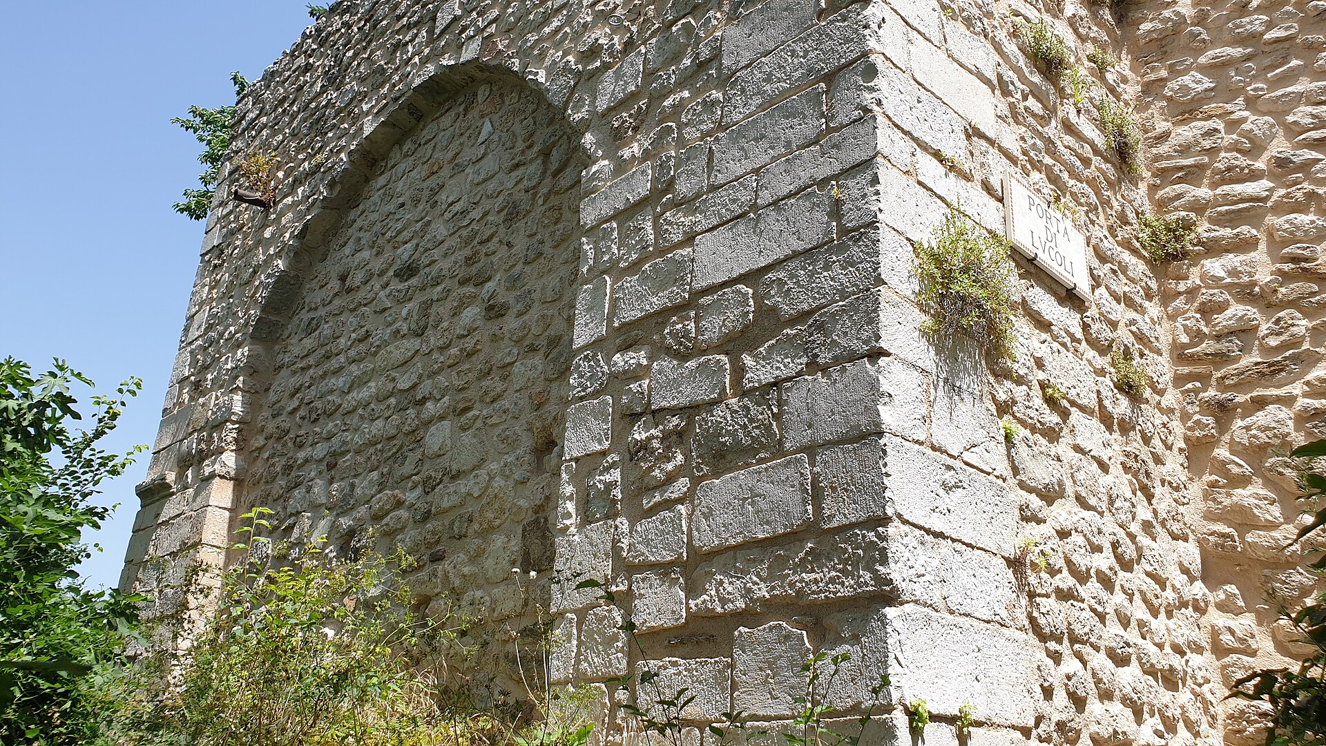 Porta di Lucoli