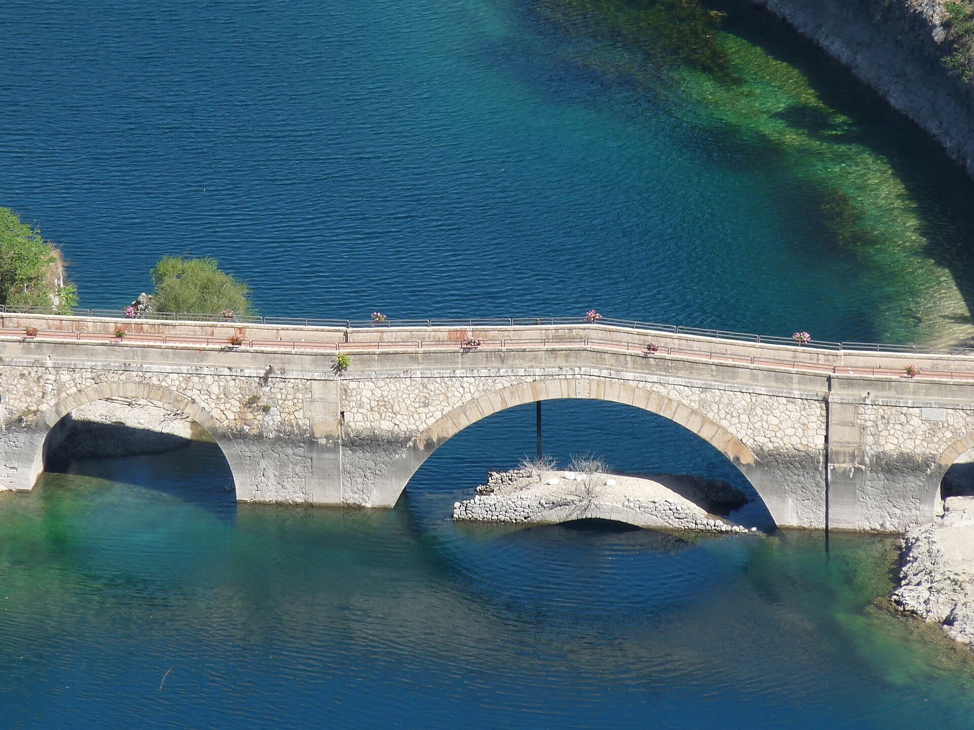 ponte del lago di San Domenico