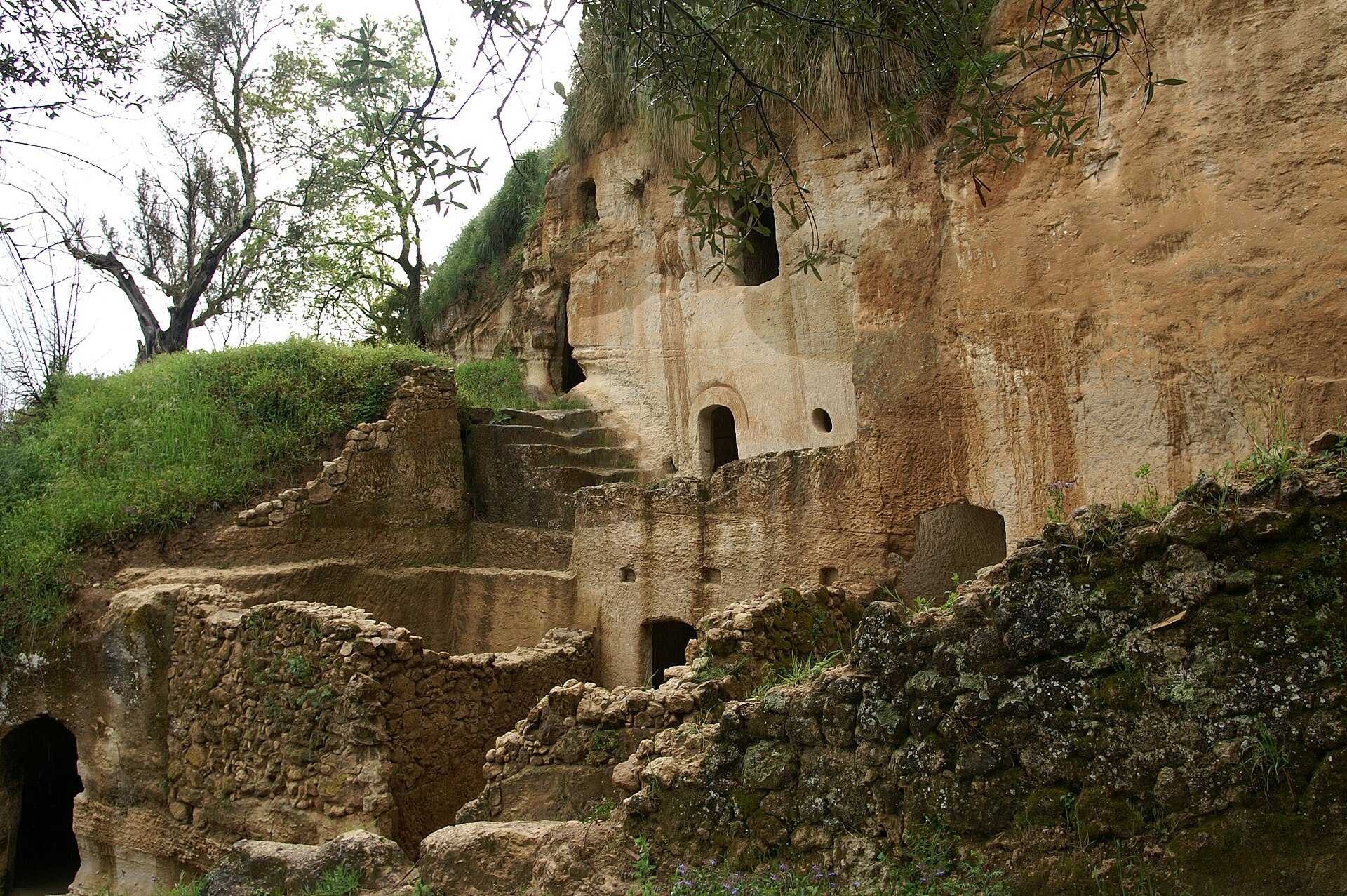 insediamento rupestre degli Sbariati