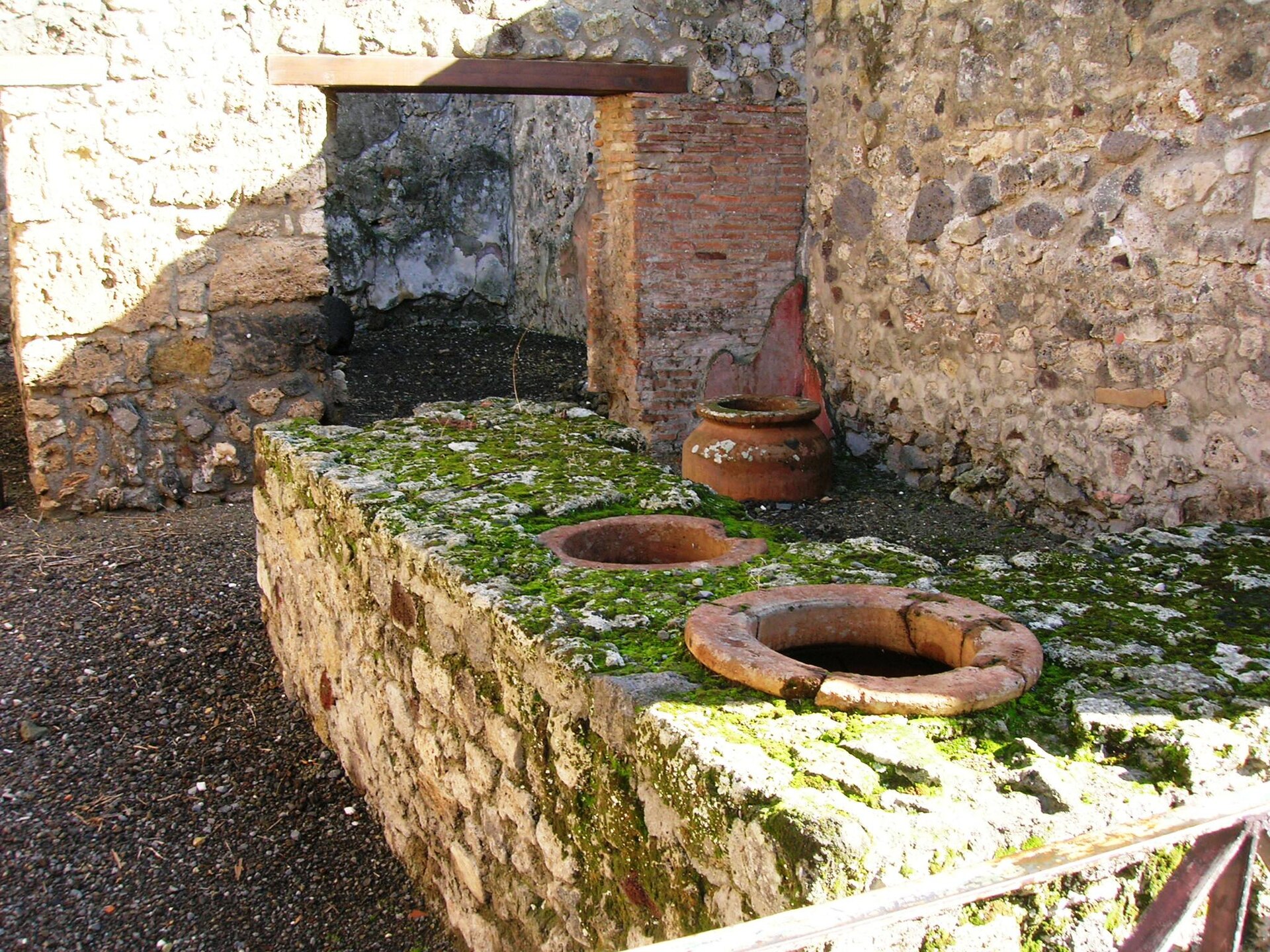 caupona di Salvius (VI.14.36)