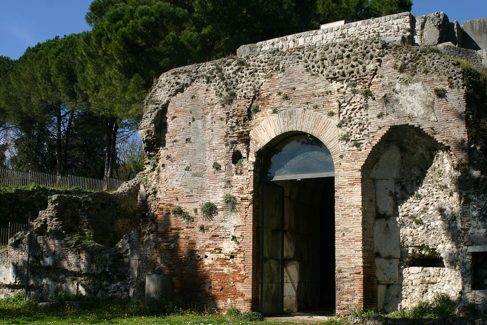 Mausoleo di Ummidia Quadratilla