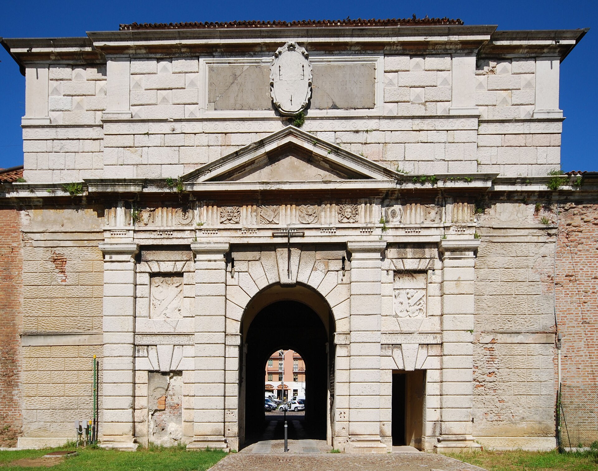 Porta Giulia