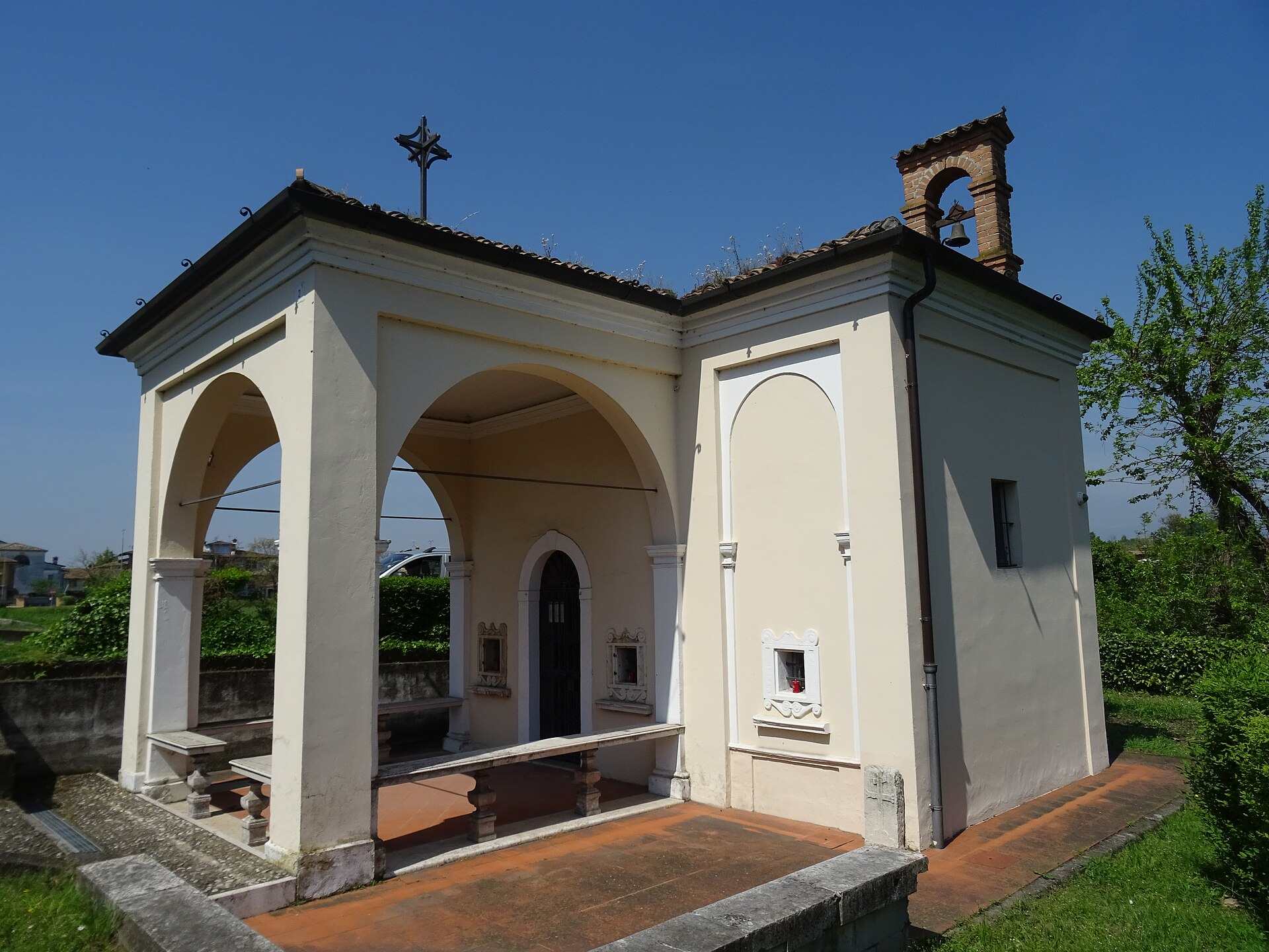 chiesetta presso il ponte sul Chiese
