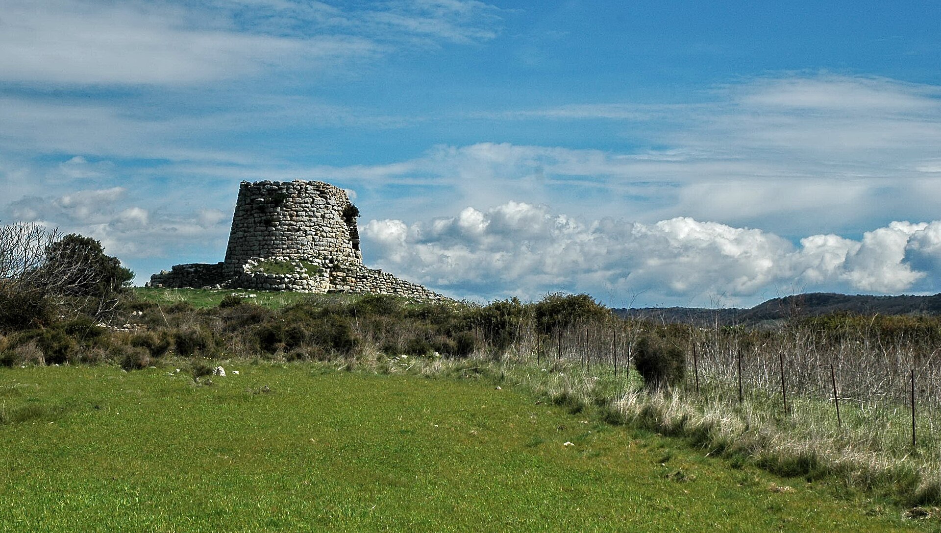 nuraghe Is Paras