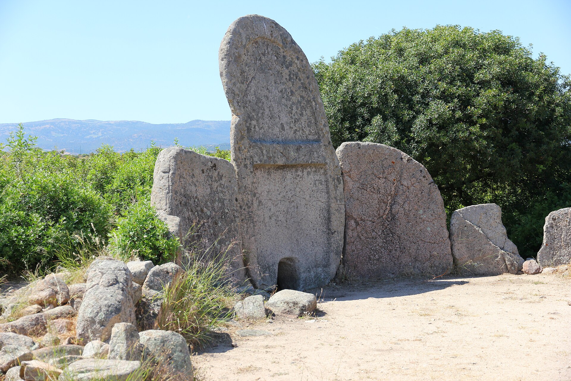 tomba dei giganti di S'Ena e Thomes