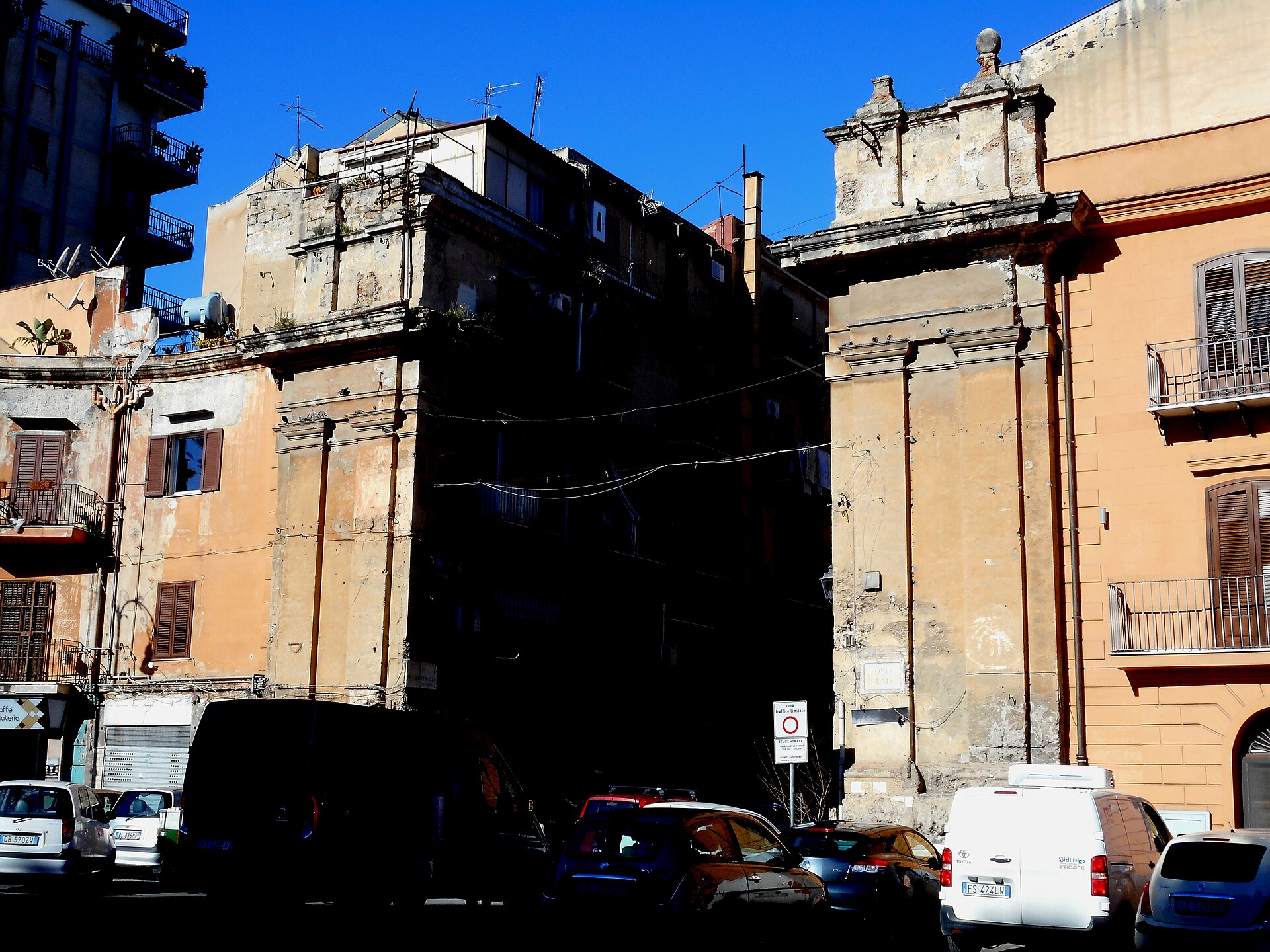 Porta Reale