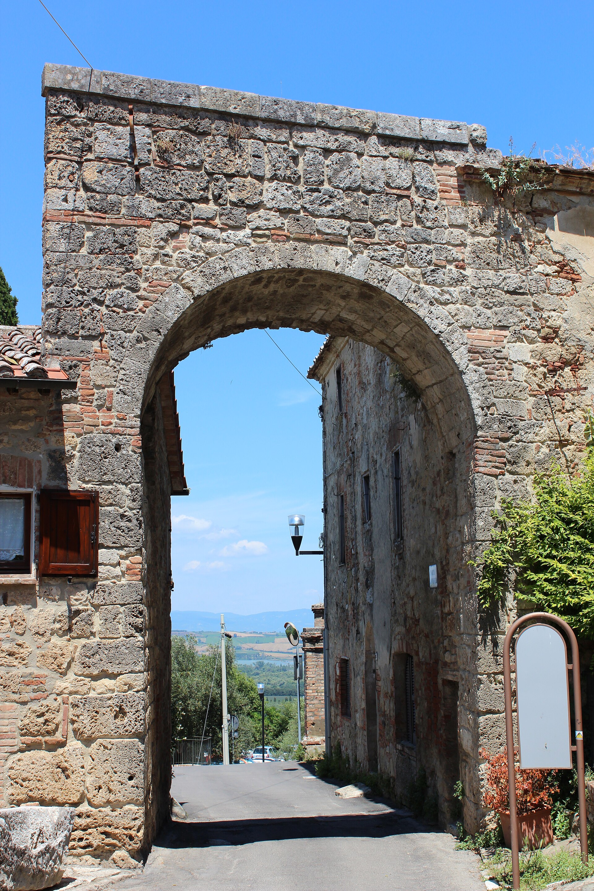 Porta Lavinia