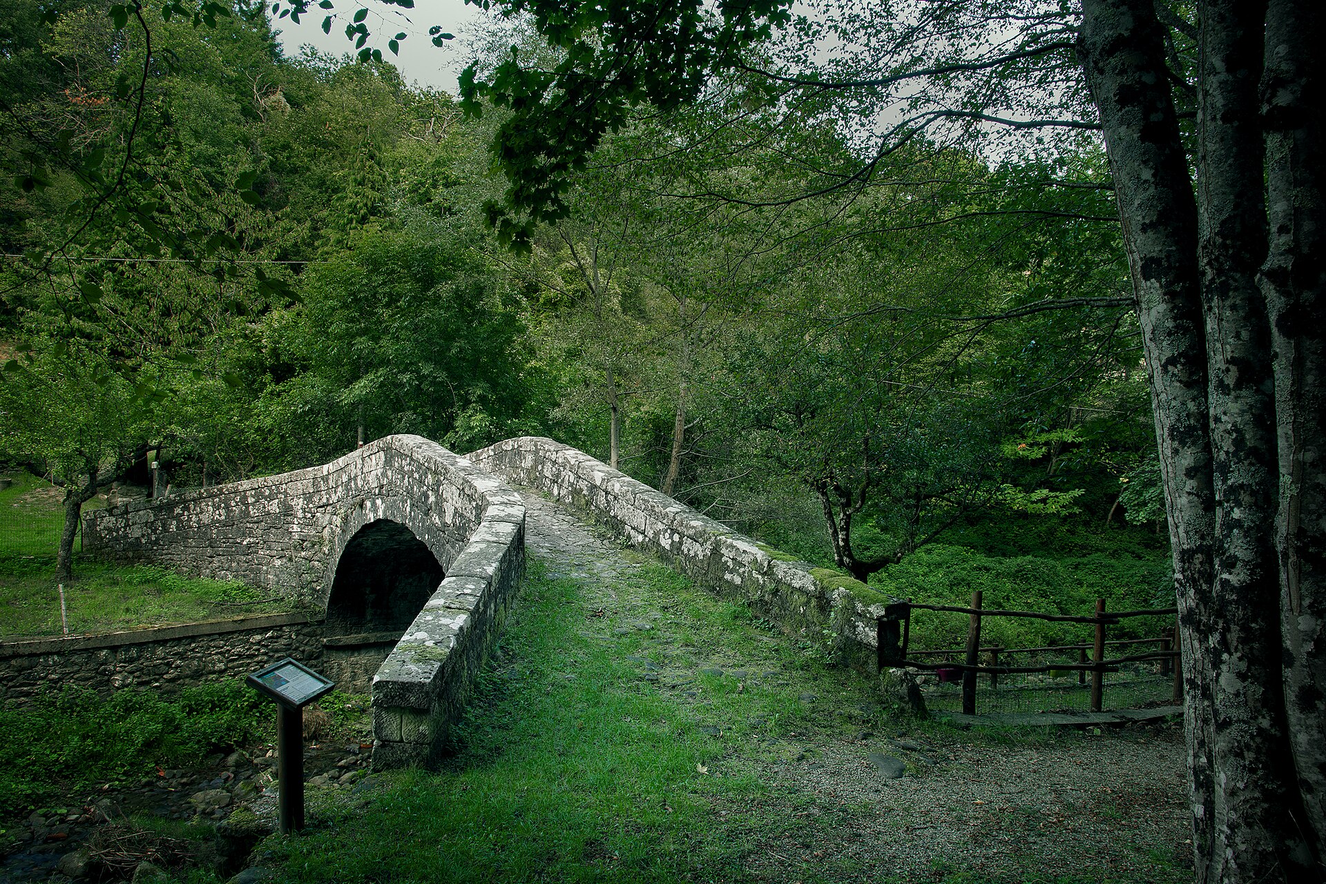 ponte romanico a Serravalle