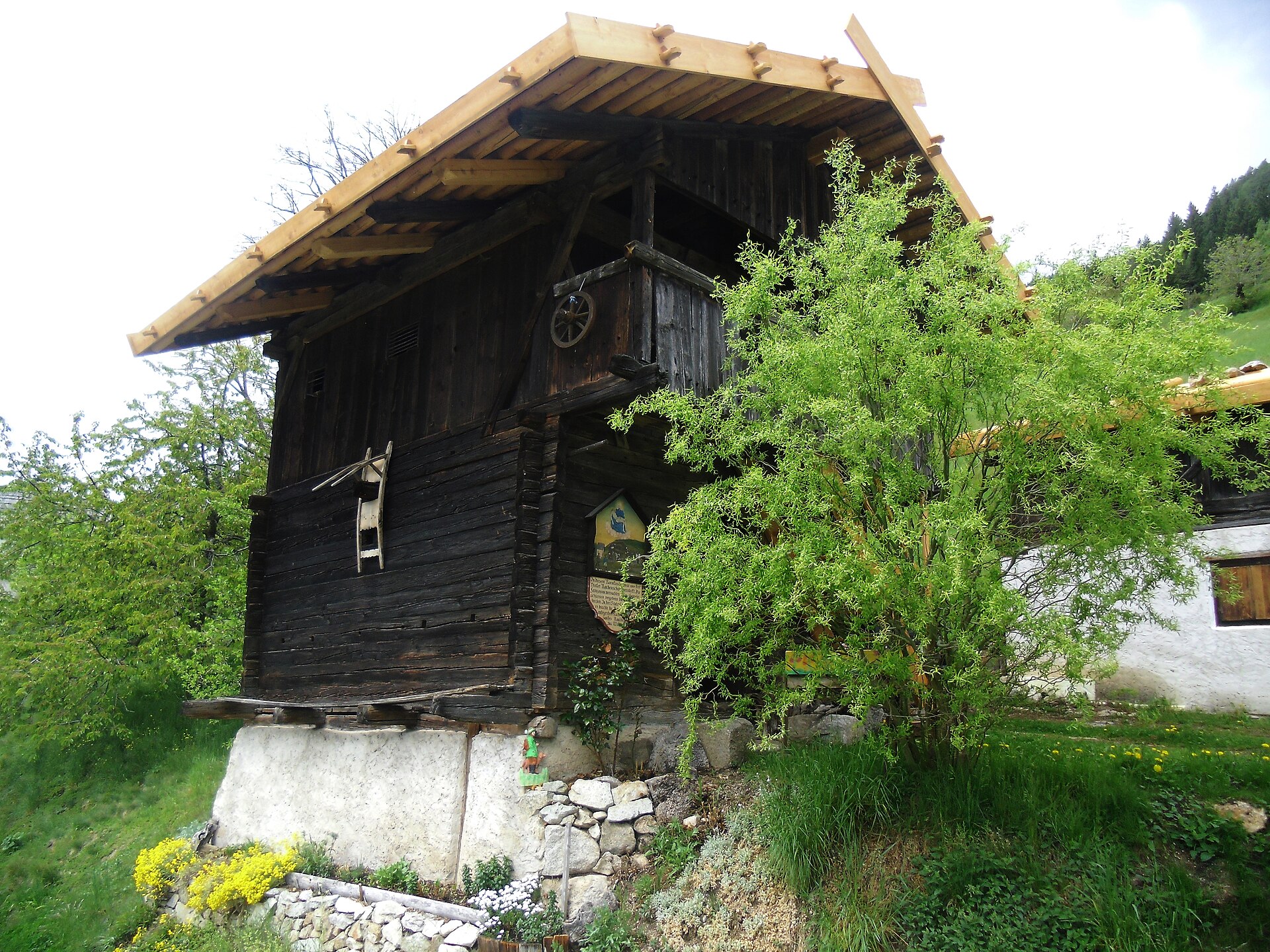 Kapelle und Kornkasten beim Stöcklhuber