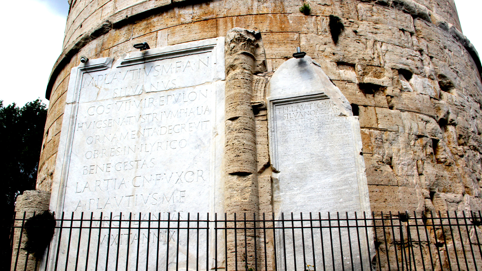 Le epigrafi del Mausoleo dei Plautii e l'interesse antiquario