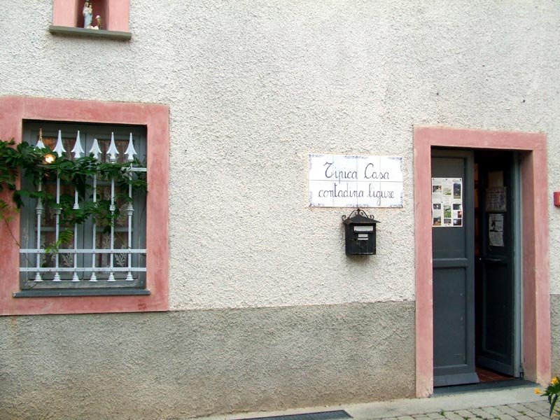 Tipica casa contadina ligure di Sciarborasca